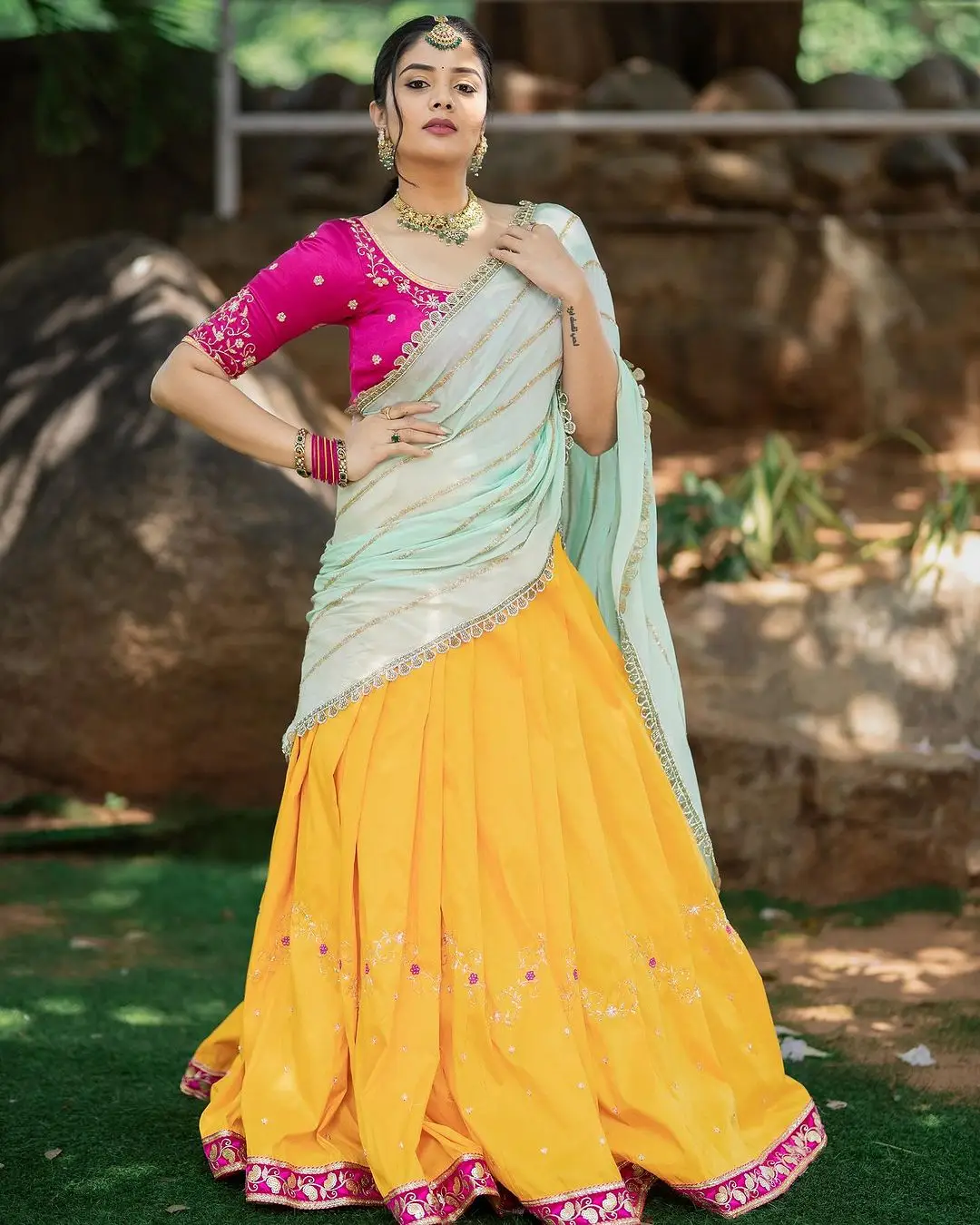 INDIAN TV ACTRESS SREEMUKHI IN YELLOW LEHENGA BLUE CHOLI 10